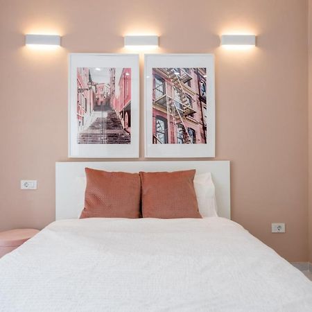 Fantastic City Center Apartment Bucarest Esterno foto