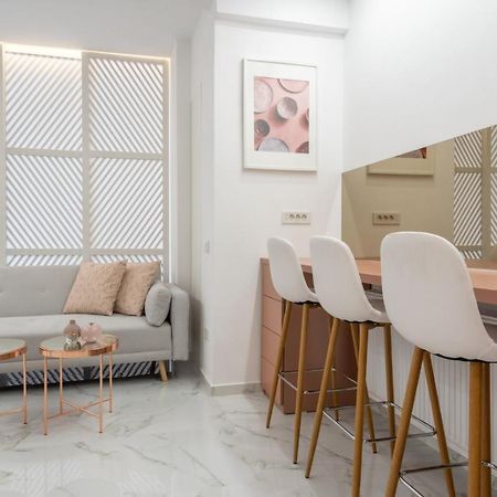 Fantastic City Center Apartment Bucarest Esterno foto