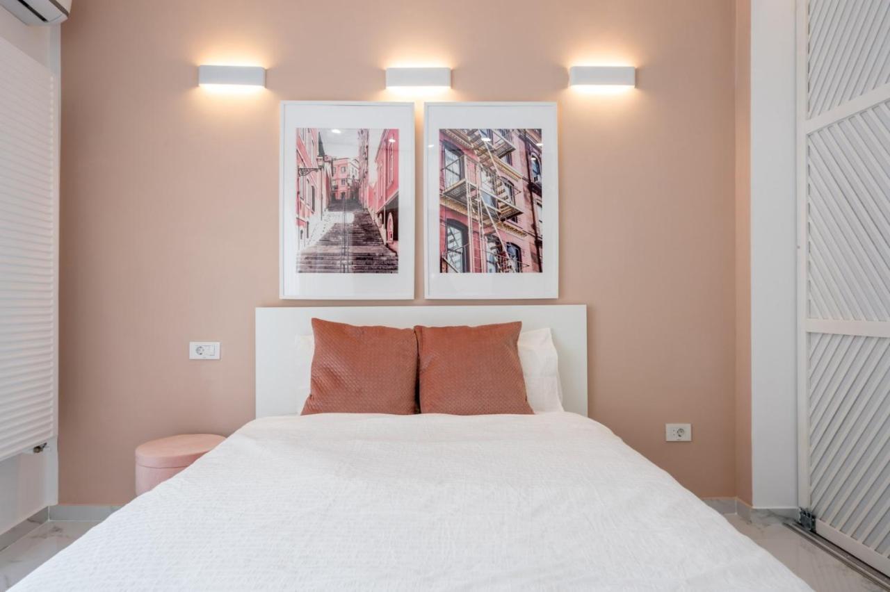 Fantastic City Center Apartment Bucarest Esterno foto