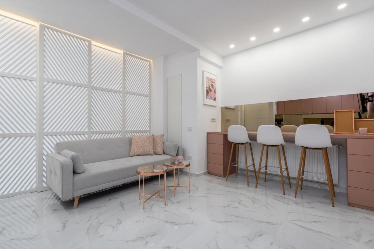 Fantastic City Center Apartment Bucarest Esterno foto