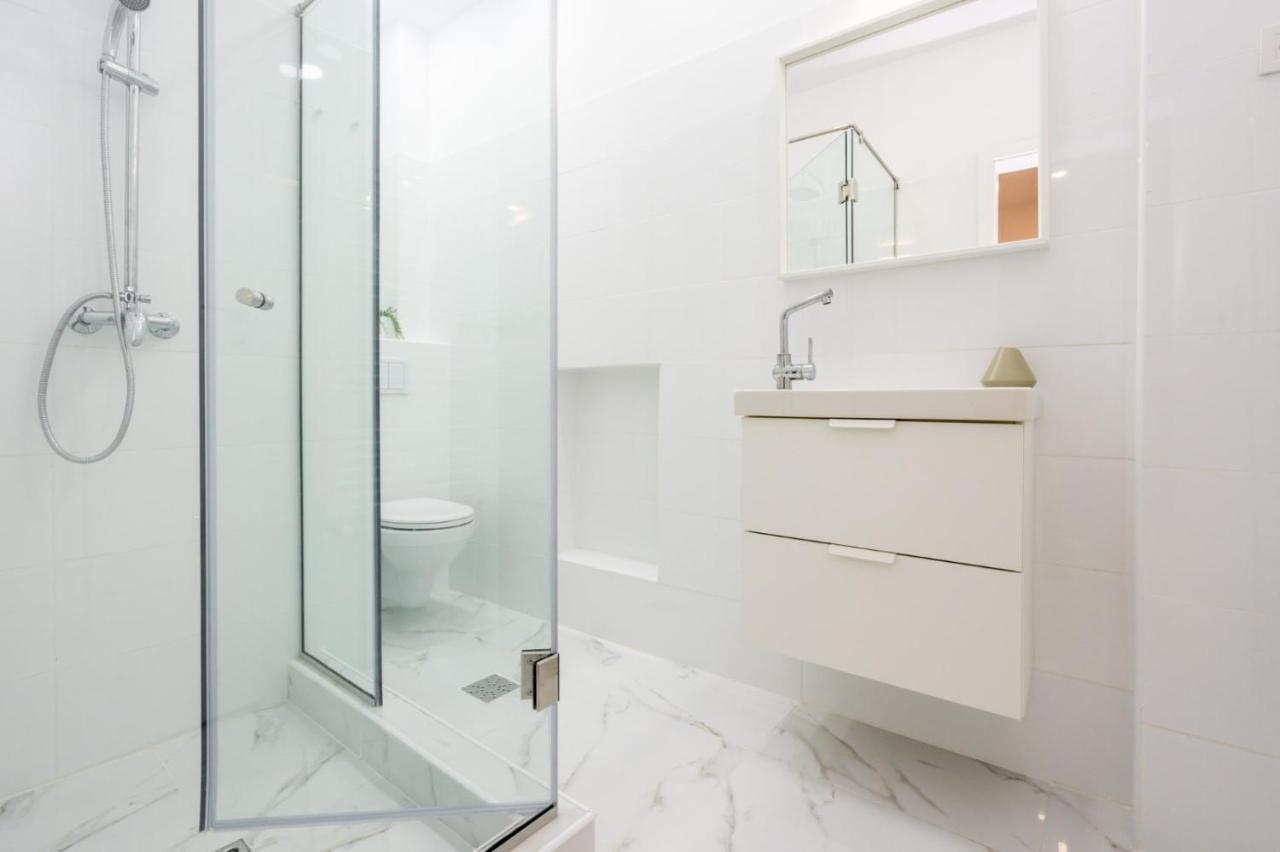 Fantastic City Center Apartment Bucarest Esterno foto