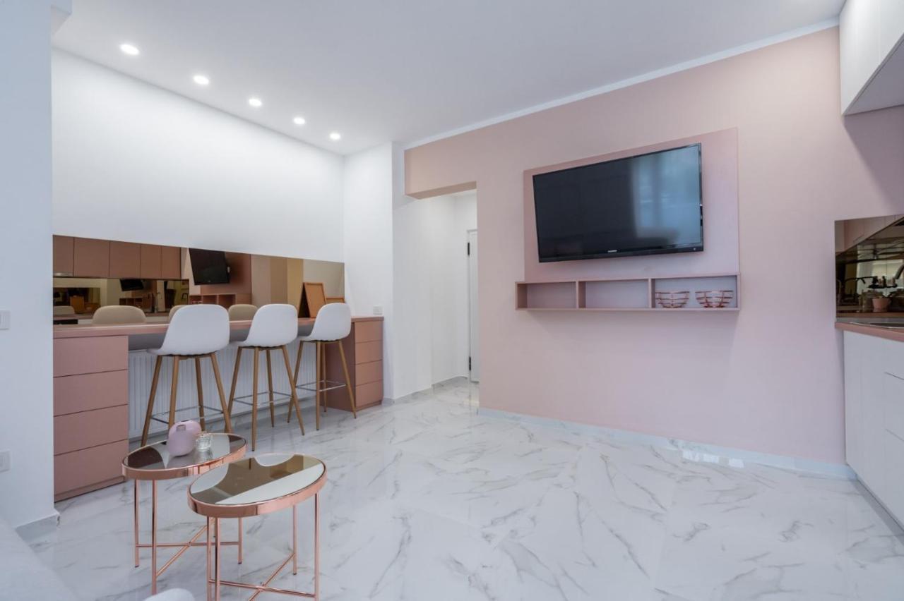 Fantastic City Center Apartment Bucarest Esterno foto