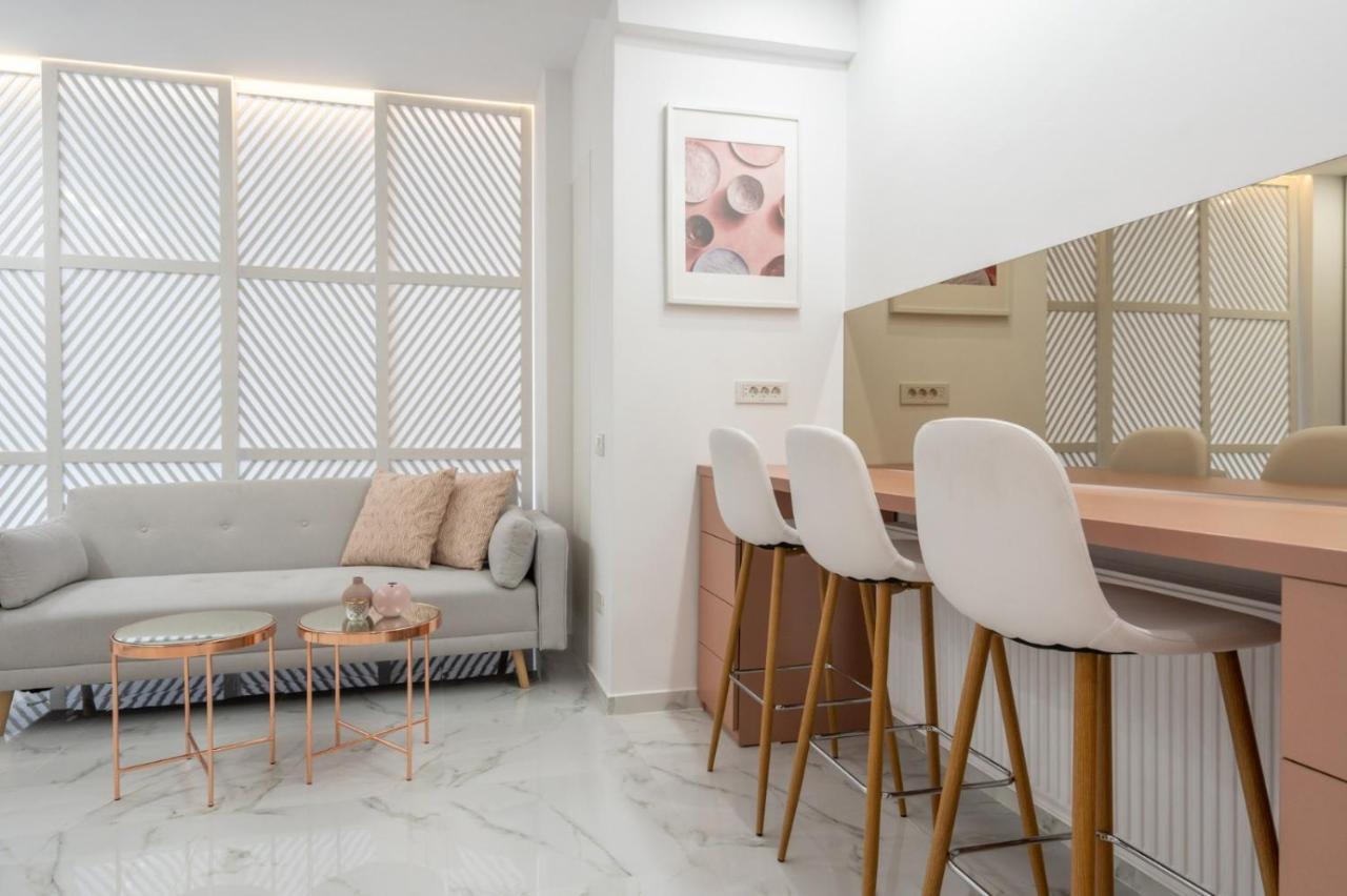 Fantastic City Center Apartment Bucarest Esterno foto